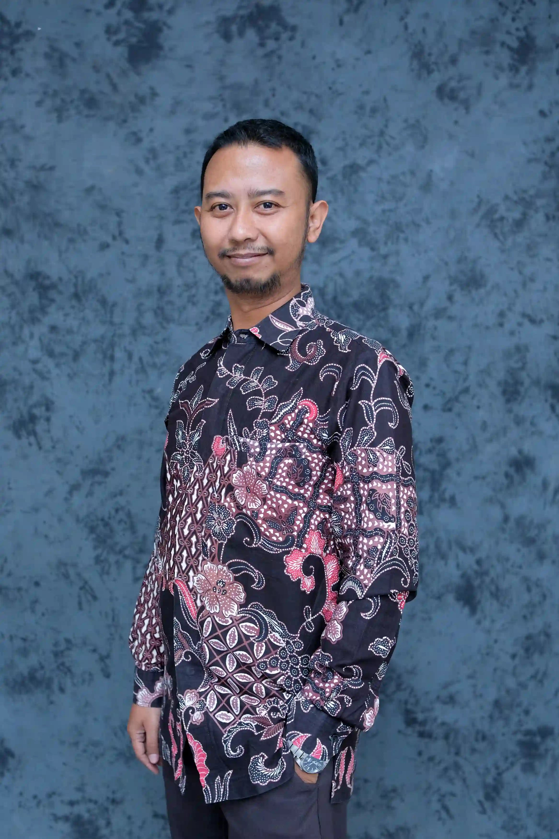 Dr. Juliater Simarmata
