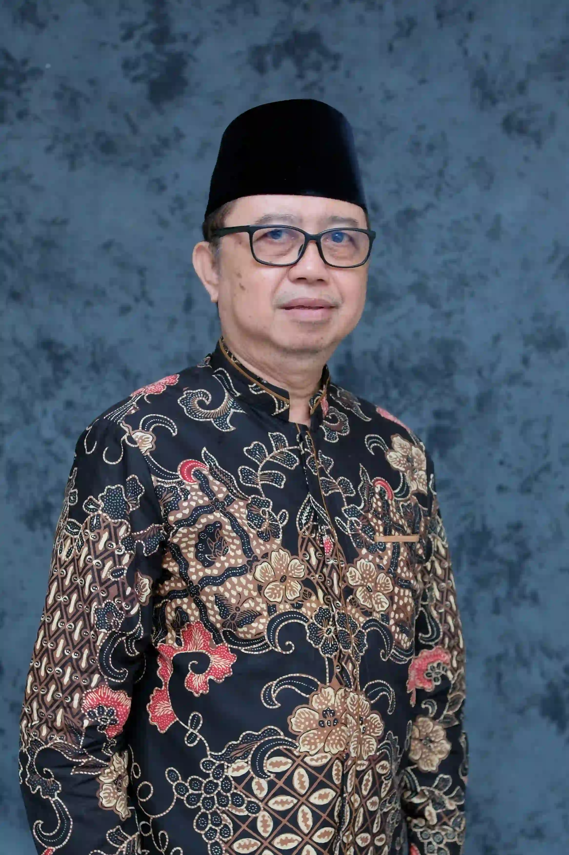 Dr. Juliater Simarmata