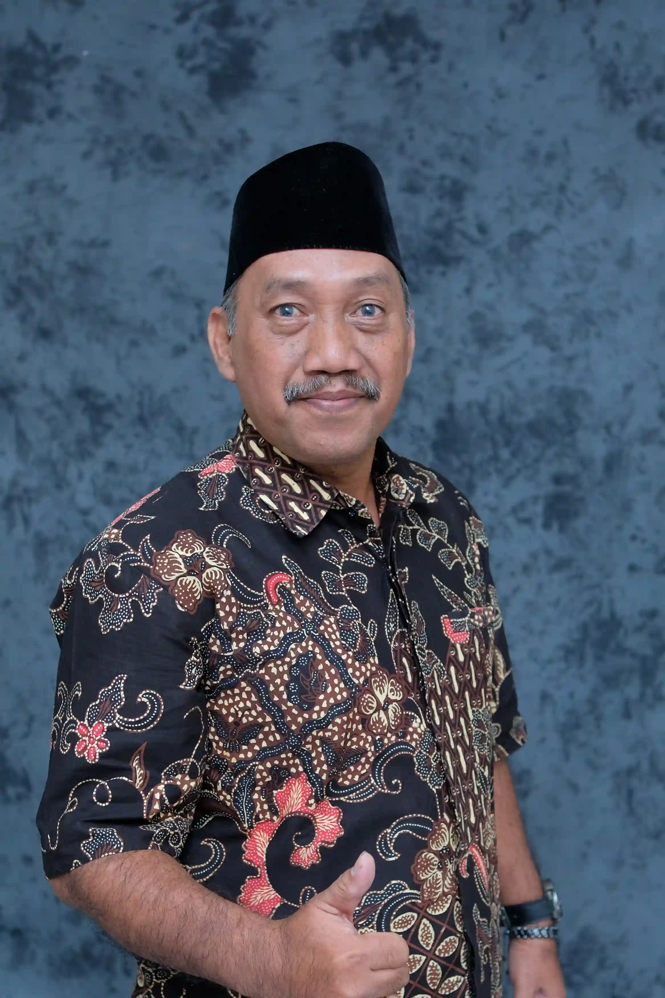Dr. Juliater Simarmata