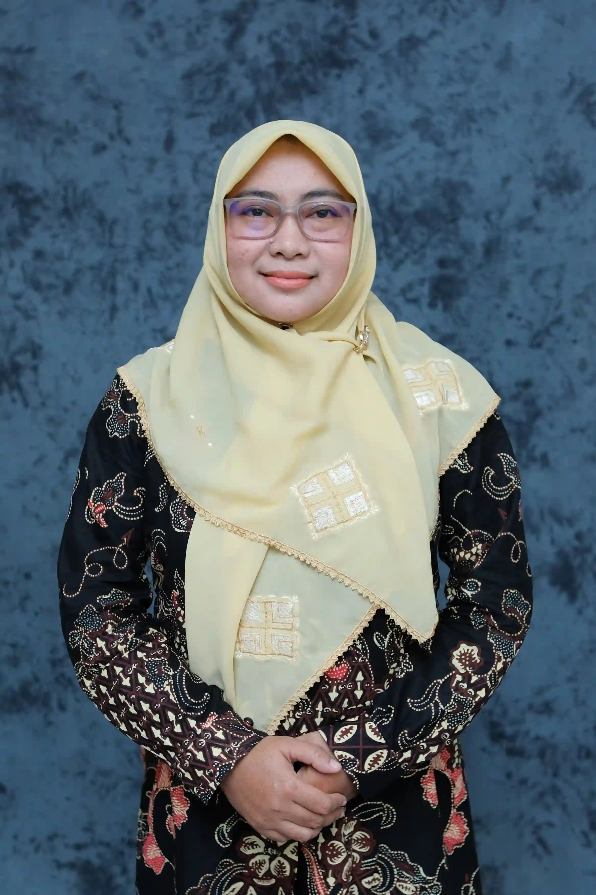 Dr. Juliater Simarmata