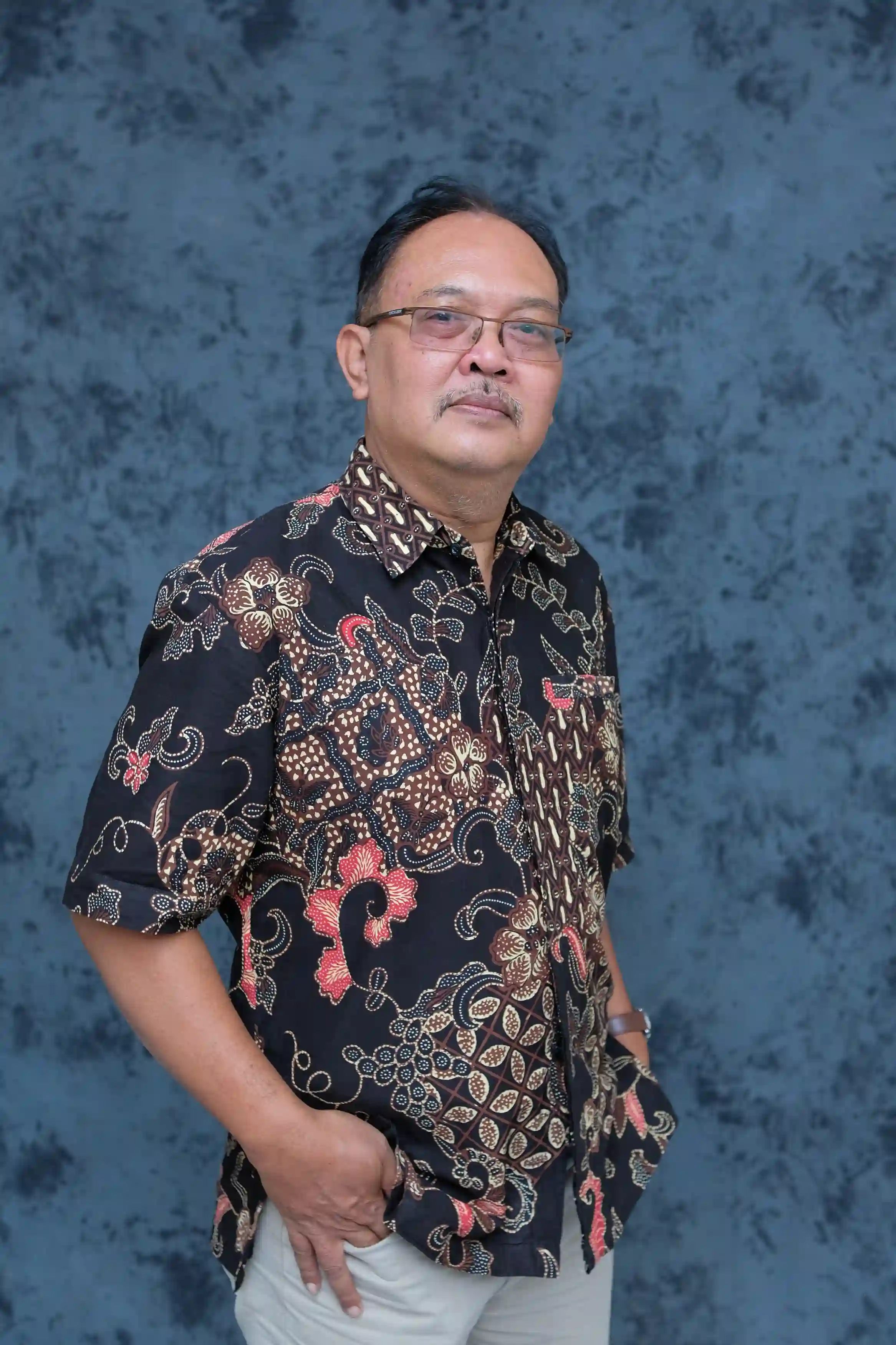 Dr. Juliater Simarmata