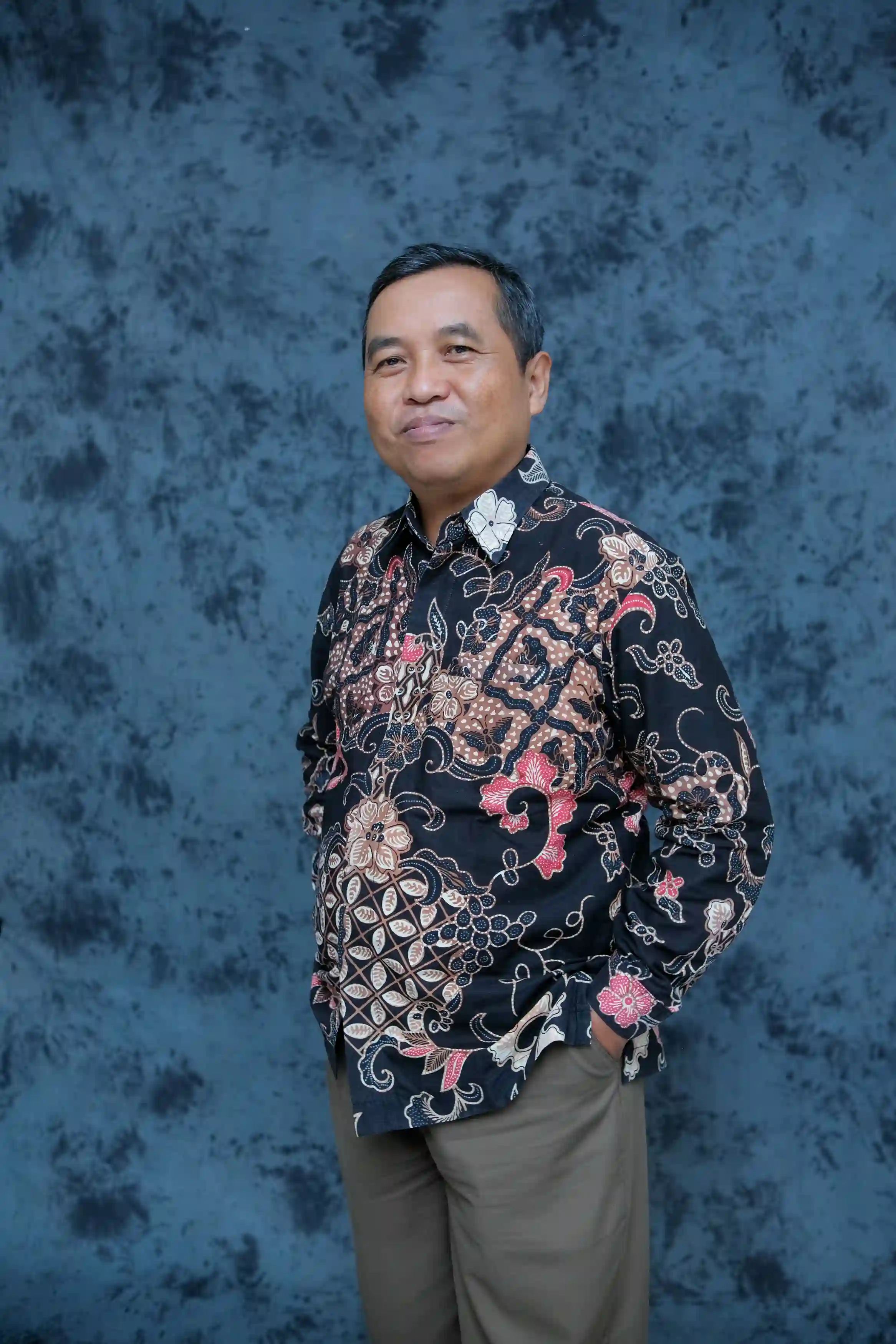 Dr. Juliater Simarmata